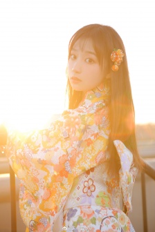 《年轻的女教师》在线